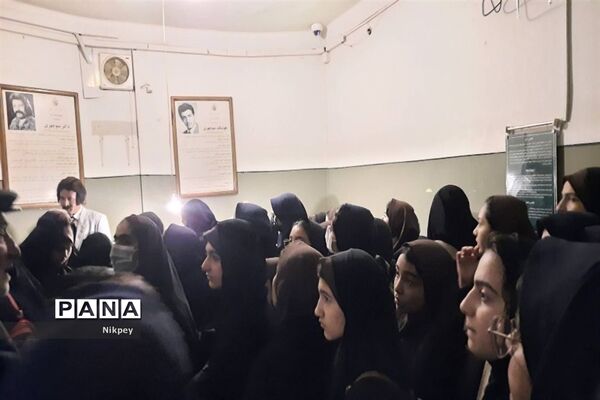 بازدید دانش‌آموزان دبیرستان حجاب از موزه عبرت