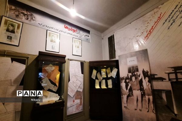 بازدید دانش‌آموزان دبیرستان حجاب از موزه عبرت