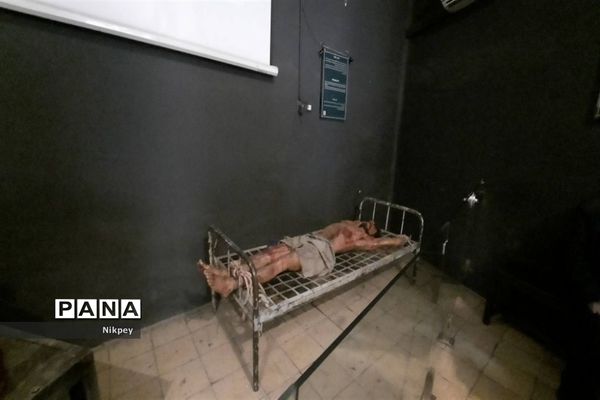 بازدید دانش‌آموزان دبیرستان حجاب از موزه عبرت