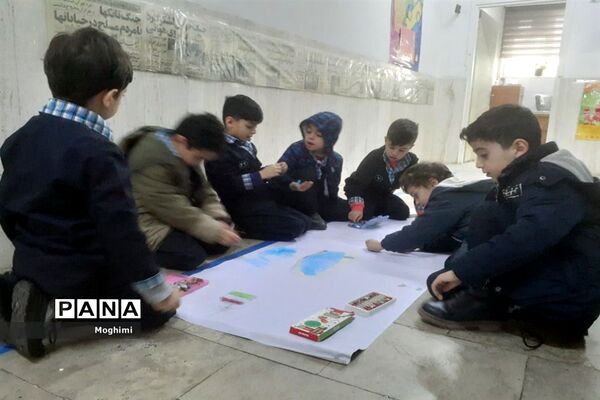 نقاشی همگانی در دبستان احمد معینی منطقه ۱۳