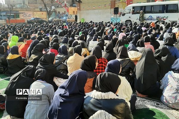 کارناوال شادی مدرسه نشاط به‌مناسبت دهه فجر و هفته فرهنگ و هنر در بهارستان‌2