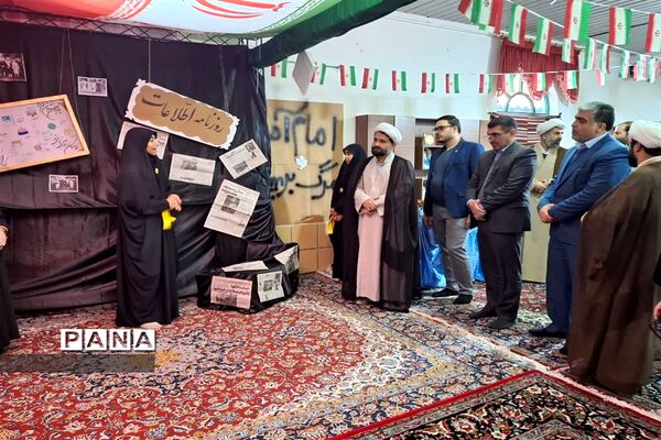 نمایشگاه انقلاب در دبیرستان شاهد دختران قائمشهر
