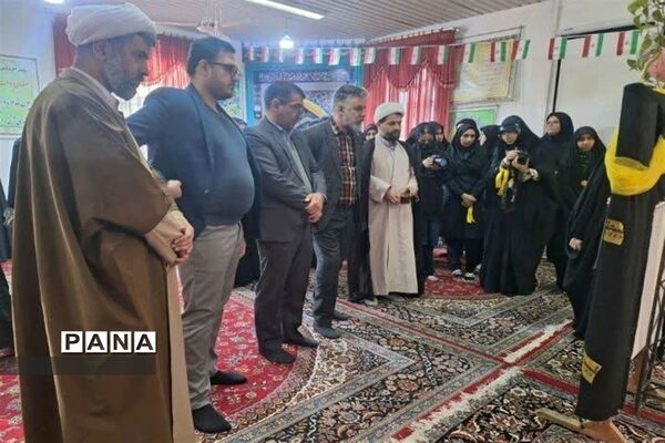 نمایشگاه انقلاب در دبیرستان شاهد دختران قائمشهر
