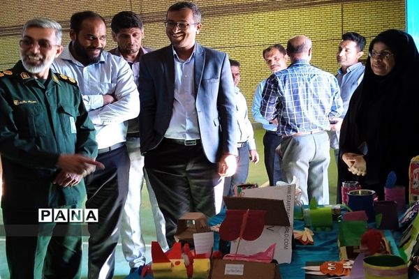 نمایشگاه دست سازه های دانش‌آموزی در جزیره هرمز