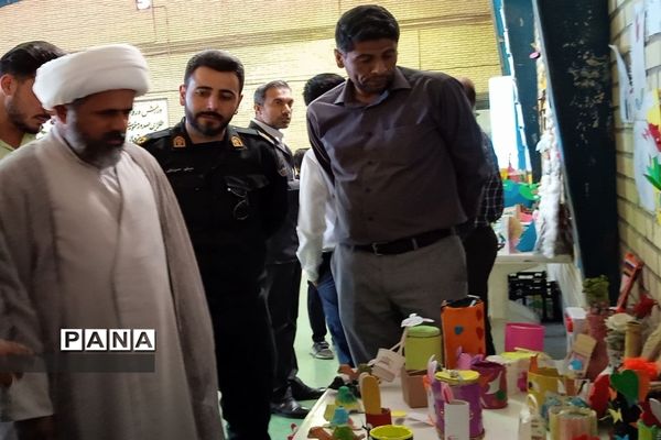 نمایشگاه دست سازه های دانش‌آموزی در جزیره هرمز