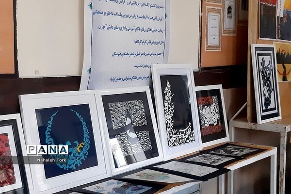 برگزاری نمایشگاه فرهنگ و هنر در هنرستان ایثار۲ ناحیه یک شهرری