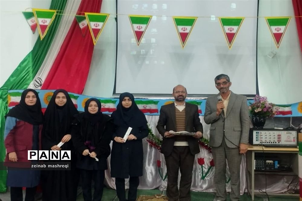 حضور مدیر سازمان دانش‌آموزی استان اصفهان در برنامه رادیو‌ کاشان وبازدید از مدارس کاشان در دهه فجر