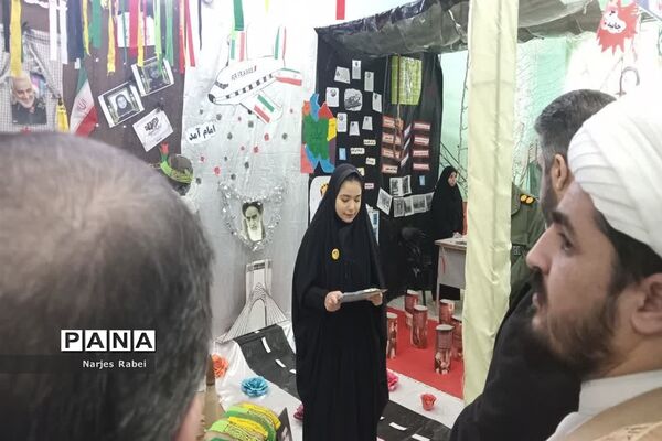 حضور دبیرکل اتحادیه انجمن های اسلامی دانش آموزان کشور در نمایشگاه مدرسه انقلاب