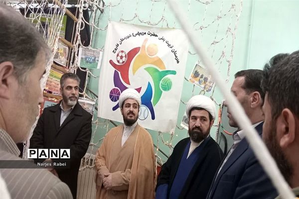 حضور دبیرکل اتحادیه انجمن های اسلامی دانش آموزان کشور در نمایشگاه مدرسه انقلاب