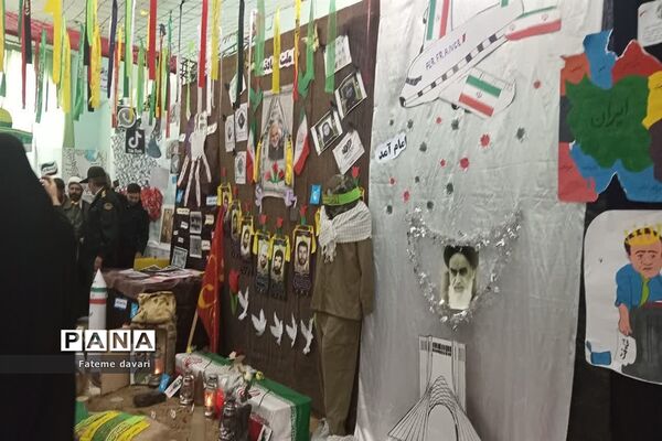 حضور دبیرکل اتحادیه انجمن های اسلامی دانش آموزان کشور در نمایشگاه مدرسه انقلاب