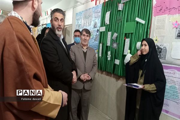 حضور دبیرکل اتحادیه انجمن های اسلامی دانش آموزان کشور در نمایشگاه مدرسه انقلاب