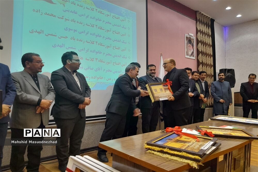 تبسمی دوباره بر چهره دانش‌آموزان مناطق محروم