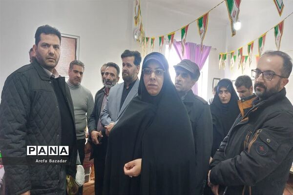 بازدید فرماندار نور از بازارچه کسب و کار کوچک بلده