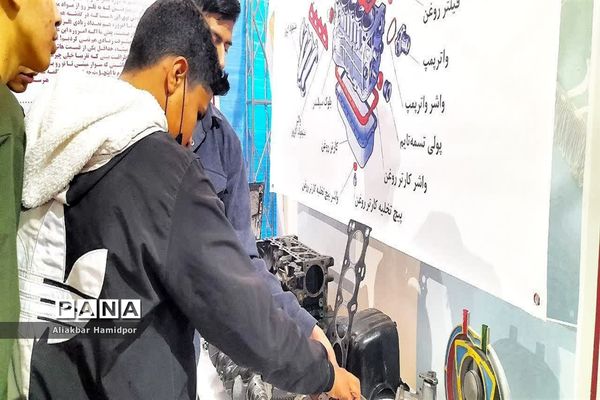 نمایشگاه ایده‌های خلاقانه دانش‌آموزی به‌مناسبت دهه فجر