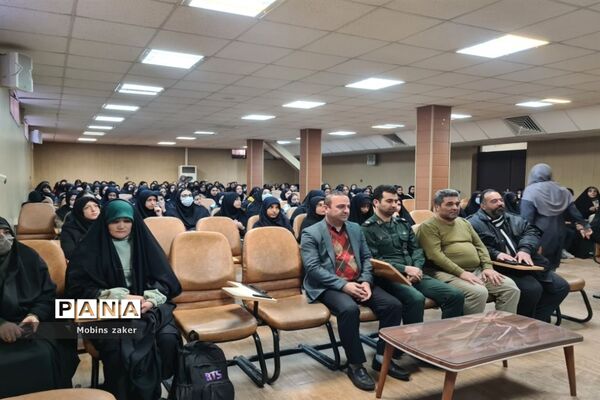 برگزاری یادواره شهدا در دبیرستان دخترانه فرهنگ ۱۳