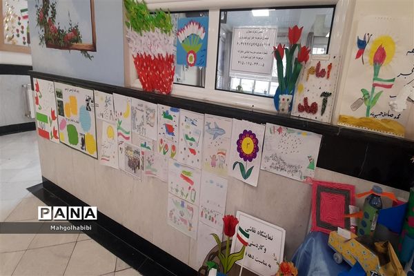 حال و هوای دهه‌ی فجر در دبستان عذرا پورشهریاری