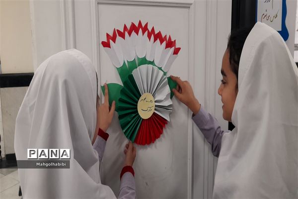 حال و هوای دهه‌ی فجر در دبستان عذرا پورشهریاری