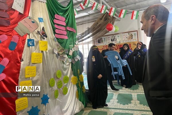 افتتاحیه نمایشگاه مدرسه انقلاب