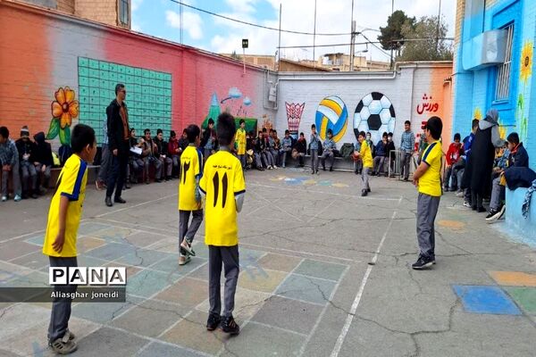 بازی‌ گروهی به‌مناسبت دهه فجر در آموزشگاه شیخ جنید پیشوا