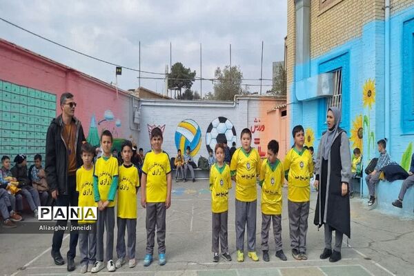 بازی‌ گروهی به‌مناسبت دهه فجر در آموزشگاه شیخ جنید پیشوا