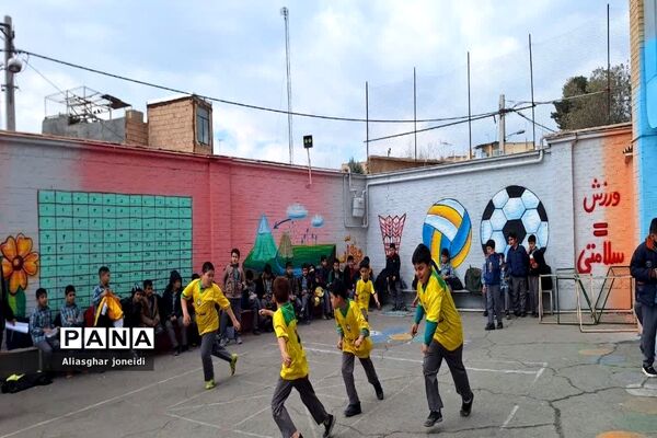 بازی‌ گروهی به‌مناسبت دهه فجر در آموزشگاه شیخ جنید پیشوا