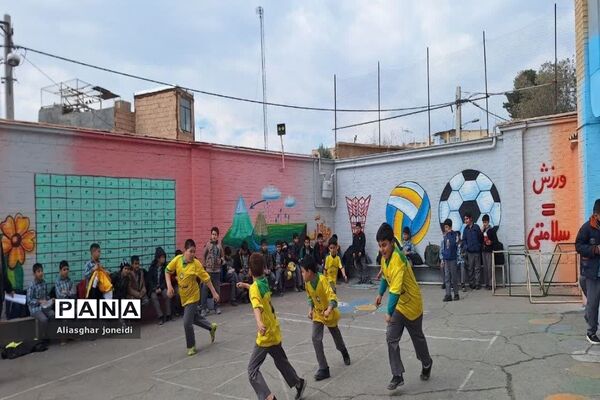 بازی‌ گروهی به‌مناسبت دهه فجر در آموزشگاه شیخ جنید پیشوا