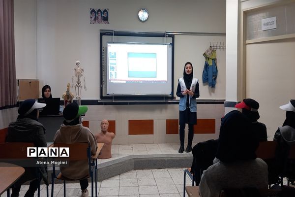 آموزش امدادنجات در مدرسه ۱۵ خرداد شهرستان بجنورد