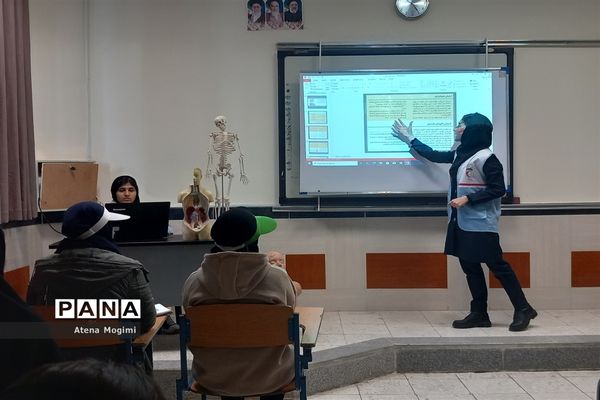 آموزش امدادنجات در مدرسه ۱۵ خرداد شهرستان بجنورد