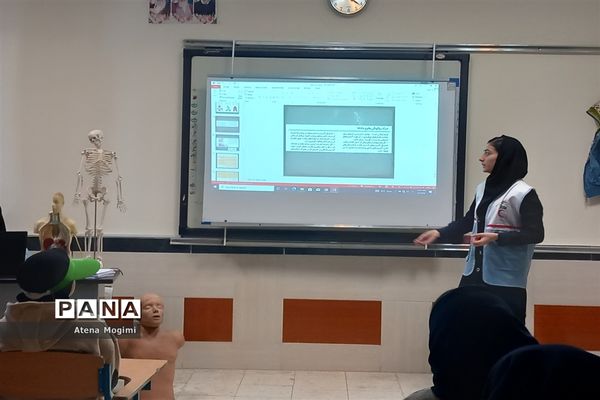 آموزش امدادنجات در مدرسه ۱۵ خرداد شهرستان بجنورد