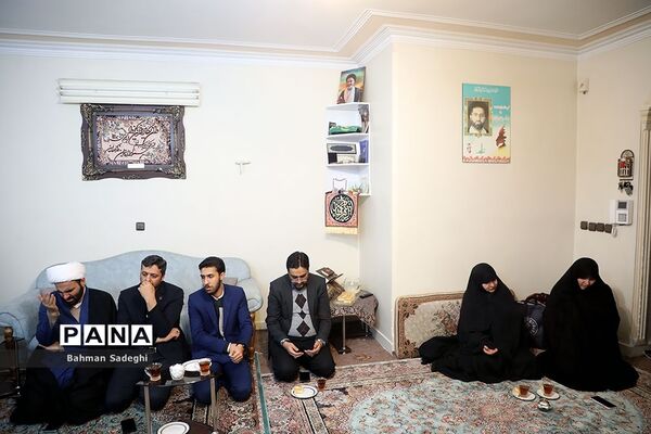 دیدار معاون پرورشی و فرهنگی وزارت آموزش و پرورش با خانواده شهید حادثه تروریستی حجت الاسلام مهدی تقوی