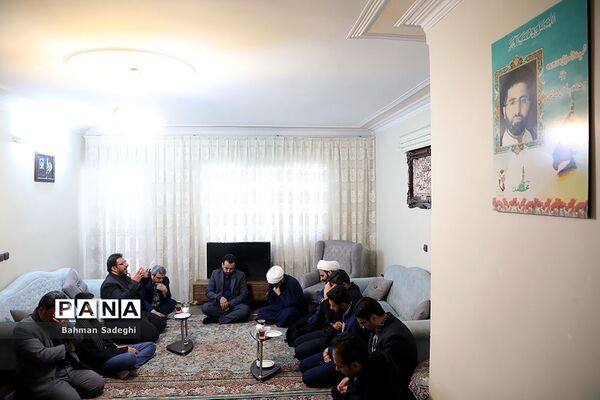 دیدار معاون پرورشی و فرهنگی وزارت آموزش و پرورش با خانواده شهید حادثه تروریستی حجت الاسلام مهدی تقوی