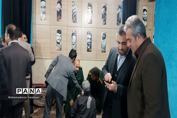 برگزاری میز خدمت در قرچک به‌مناسبت ایام دهه فجر