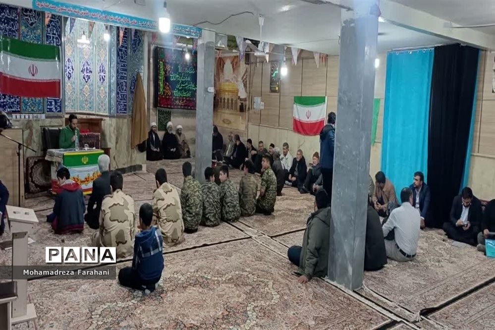 برگزاری میز خدمت در قرچک به‌مناسبت ایام دهه فجر