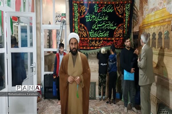 برگزاری میز خدمت در قرچک به‌مناسبت ایام دهه فجر