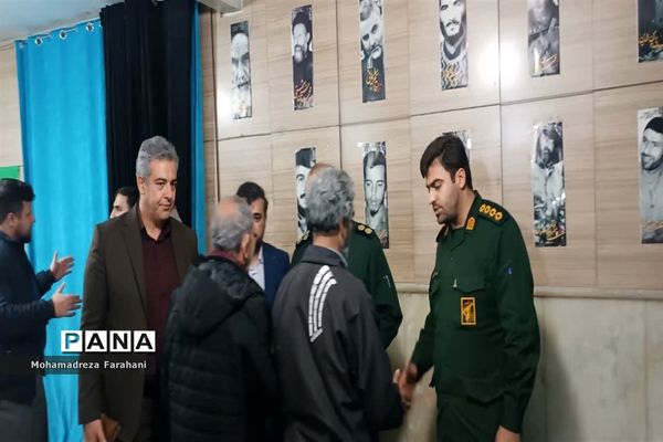 برگزاری میز خدمت در قرچک به‌مناسبت ایام دهه فجر