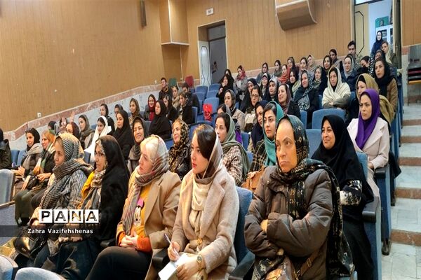 برگزاری کارگاه آموزشی تغذیه و سبک زندگی سالم در شهرستان شیروان