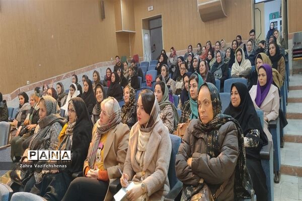 برگزاری کارگاه آموزشی تغذیه و سبک زندگی سالم در شهرستان شیروان