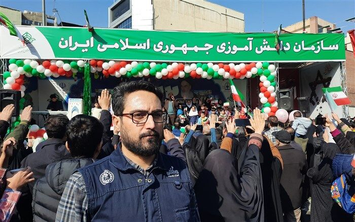 ما پای ارزش های  انقلاب اسلامی ایستاده‌ایم