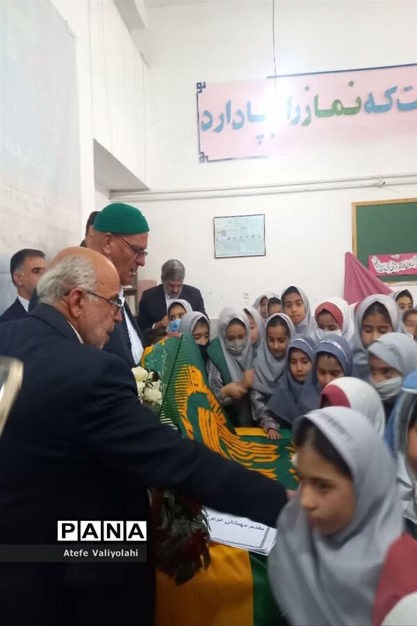 حضور خادمین حرم مقدس رضوی در دبستان نرجس شهرستان مهریز