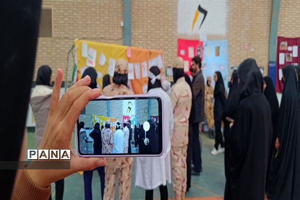 نمایشگاه دانش‌‎آموزی از جنس انقلاب