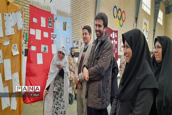 نمایشگاه دانش‌‎آموزی از جنس انقلاب