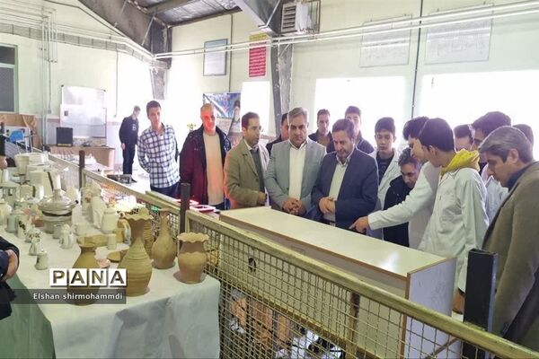 افتتاح نمایشگاه دستاوردهای هنرستان‌های مرند