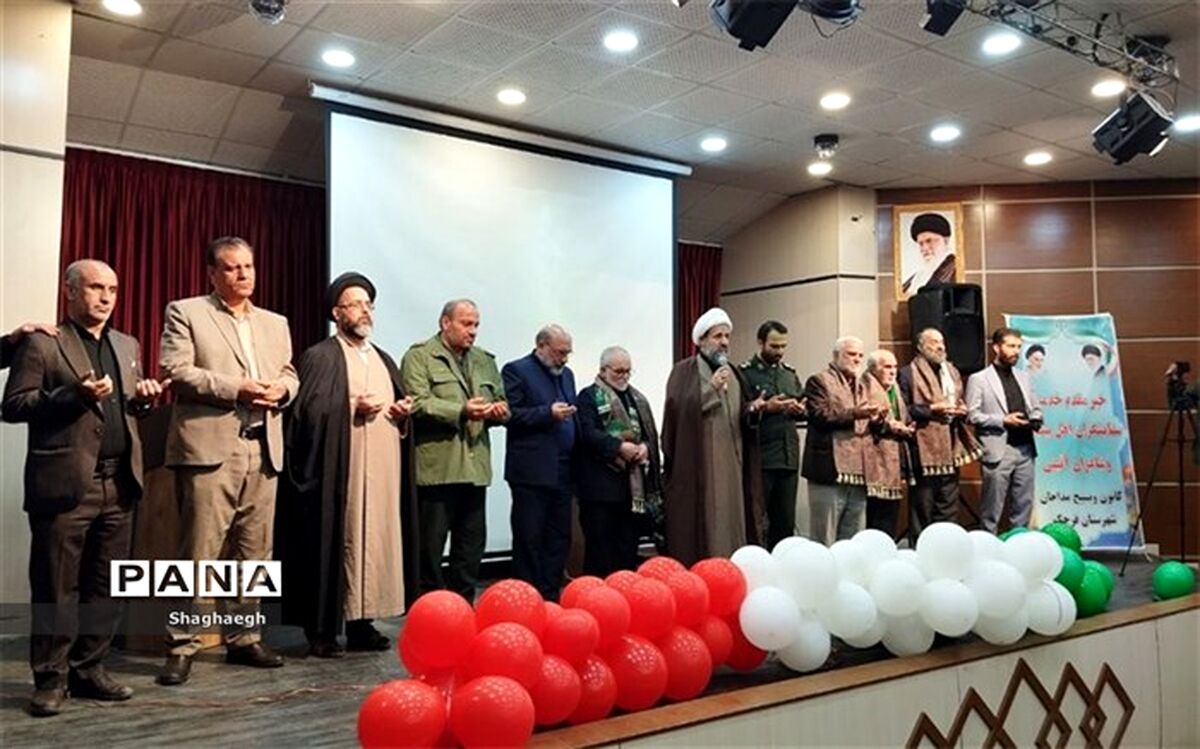 برگزاری همایش ستایشگران و شعرای آئینی با حضور مداحان در قرچک/فیلم