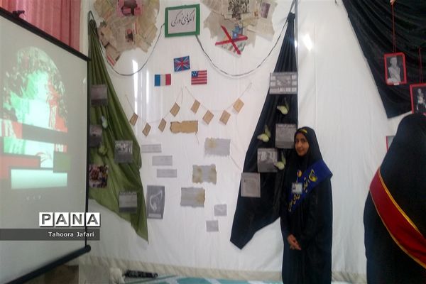 افتتاحیه نمایشگاه مدرسه انقلاب در دبیرستان نمونه دولتی رضوان