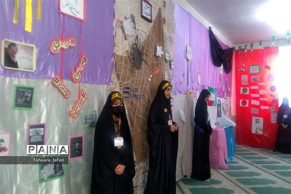 افتتاحیه نمایشگاه مدرسه انقلاب در دبیرستان نمونه دولتی رضوان