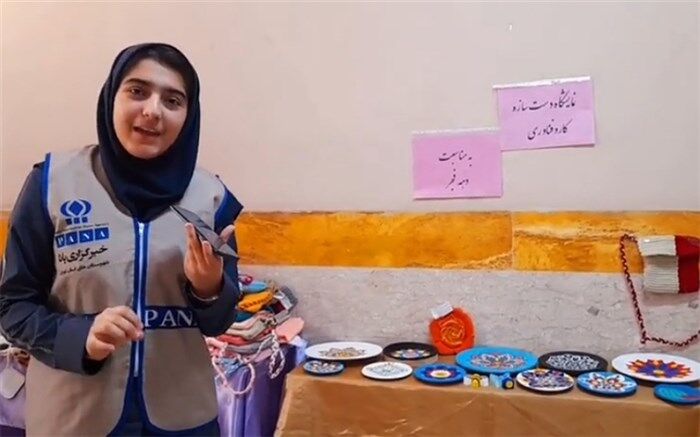 ‌نمایشگاه هنری فجر در دبیرستان تربیت رودهن/ فیلم