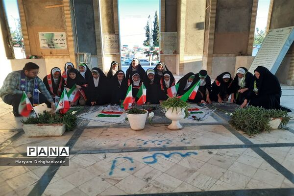 غبارروبی قبور شهدا به مناسبت دهه فجر ، دبستان شهید حسین زارع زاده مهریز