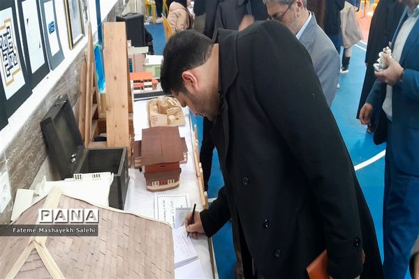 بازارچه کسب و کار و نمایشگاه تولیدات هنرستان‌های شهرستان نور