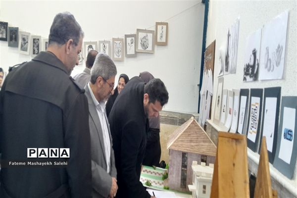 بازارچه کسب و کار و نمایشگاه تولیدات هنرستان‌های شهرستان نور