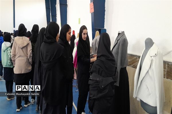 بازارچه کسب و کار و نمایشگاه تولیدات هنرستان‌های شهرستان نور